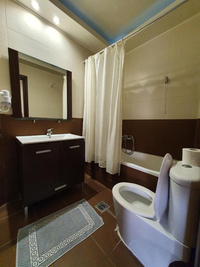 Vivian Hotel Лаганас Екстериор снимка